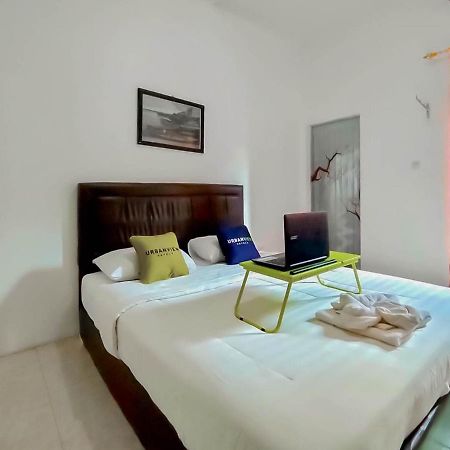 Urbanview Hotel Bagoes Sintang By Reddoorz Exteriör bild