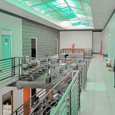 Urbanview Hotel Bagoes Sintang By Reddoorz Exteriör bild