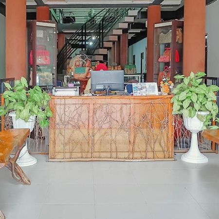 Urbanview Hotel Bagoes Sintang By Reddoorz Exteriör bild