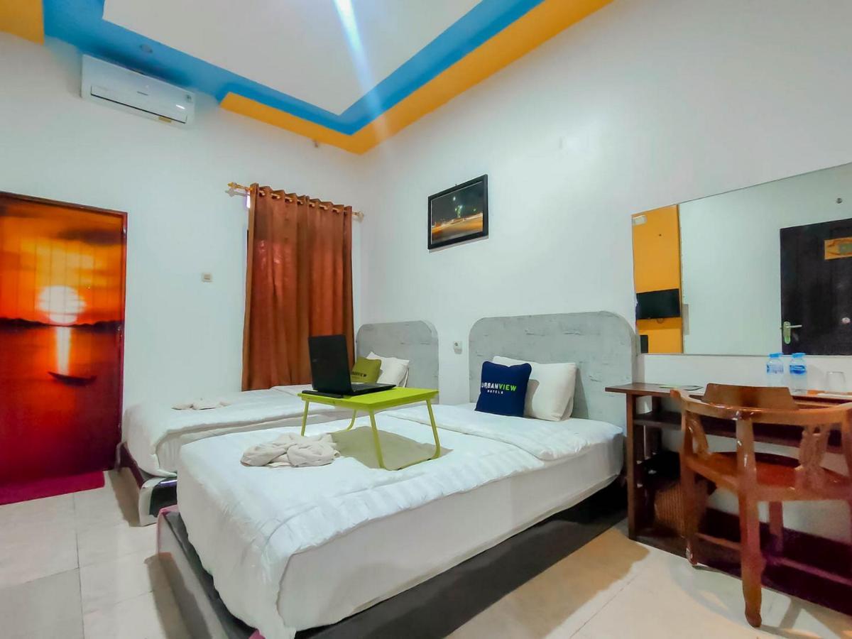 Urbanview Hotel Bagoes Sintang By Reddoorz Exteriör bild