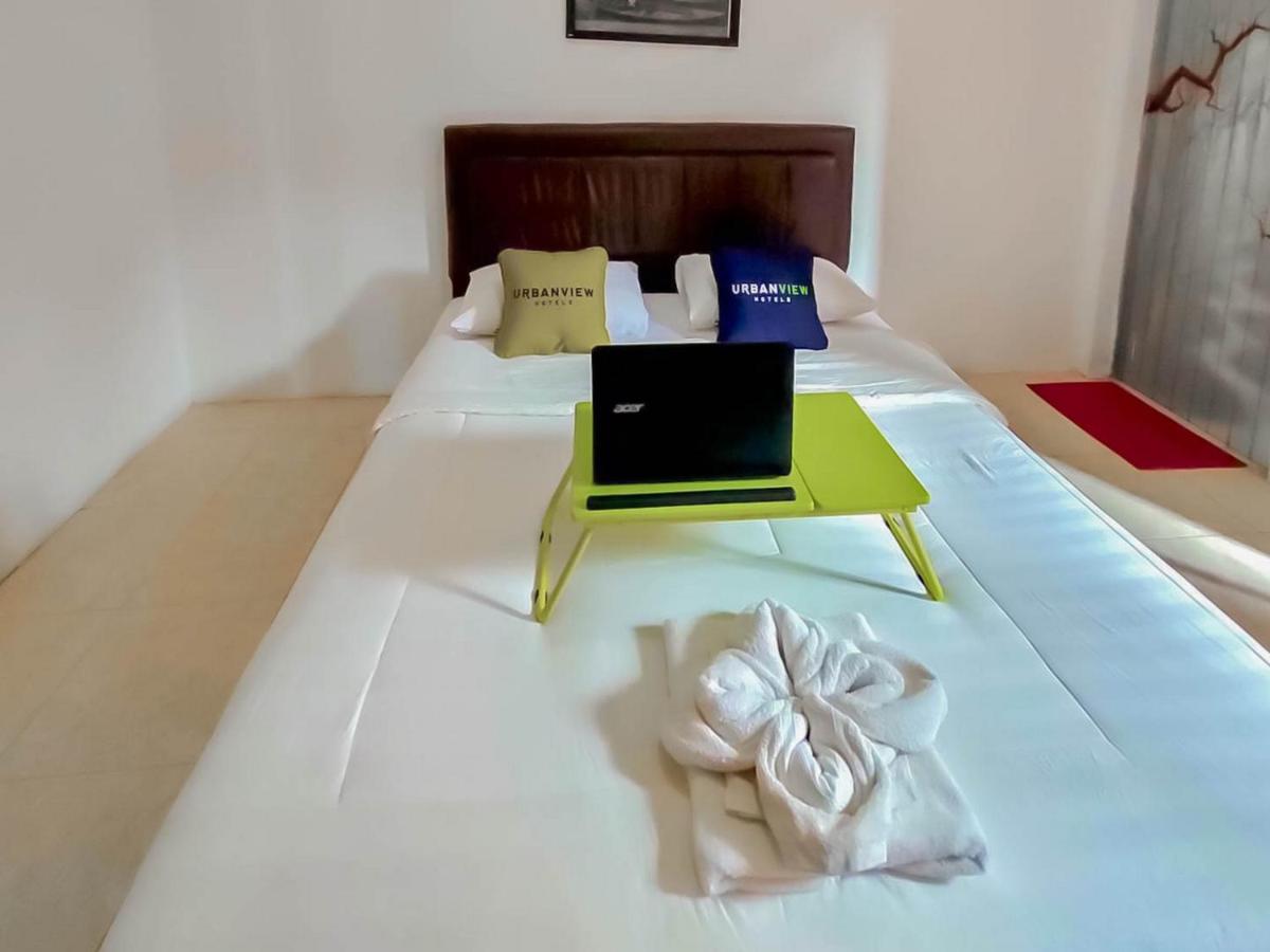Urbanview Hotel Bagoes Sintang By Reddoorz Exteriör bild
