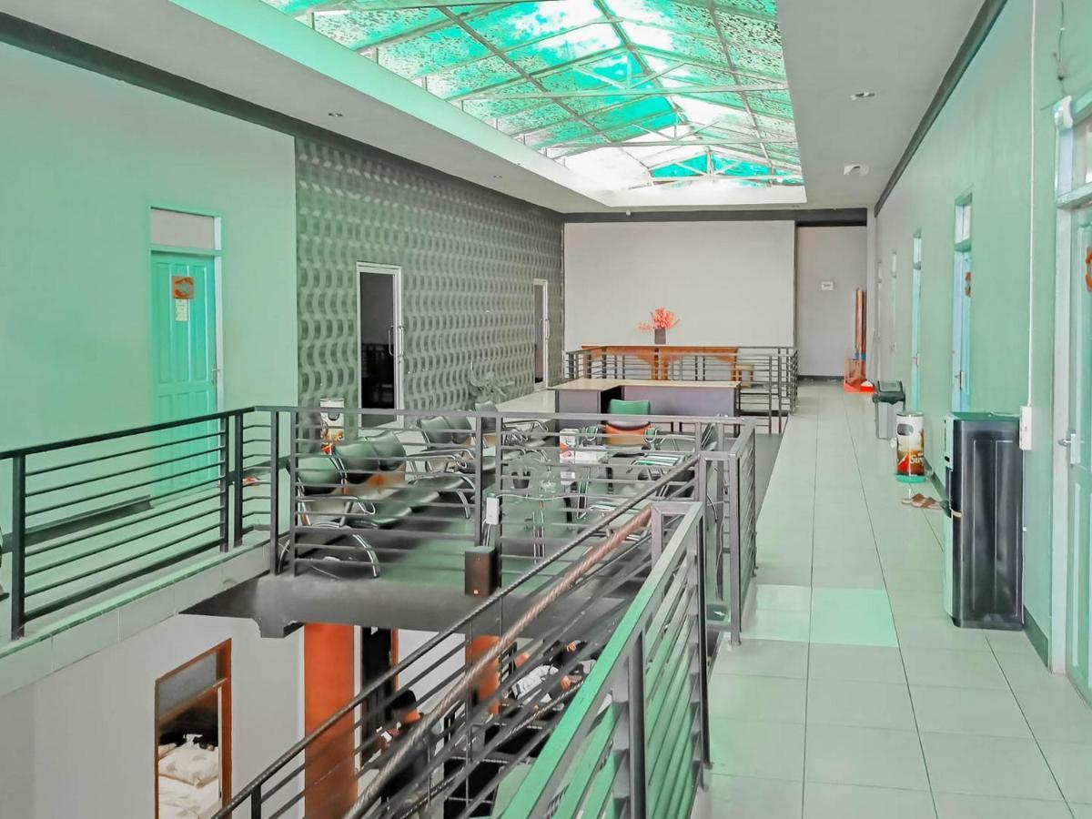 Urbanview Hotel Bagoes Sintang By Reddoorz Exteriör bild