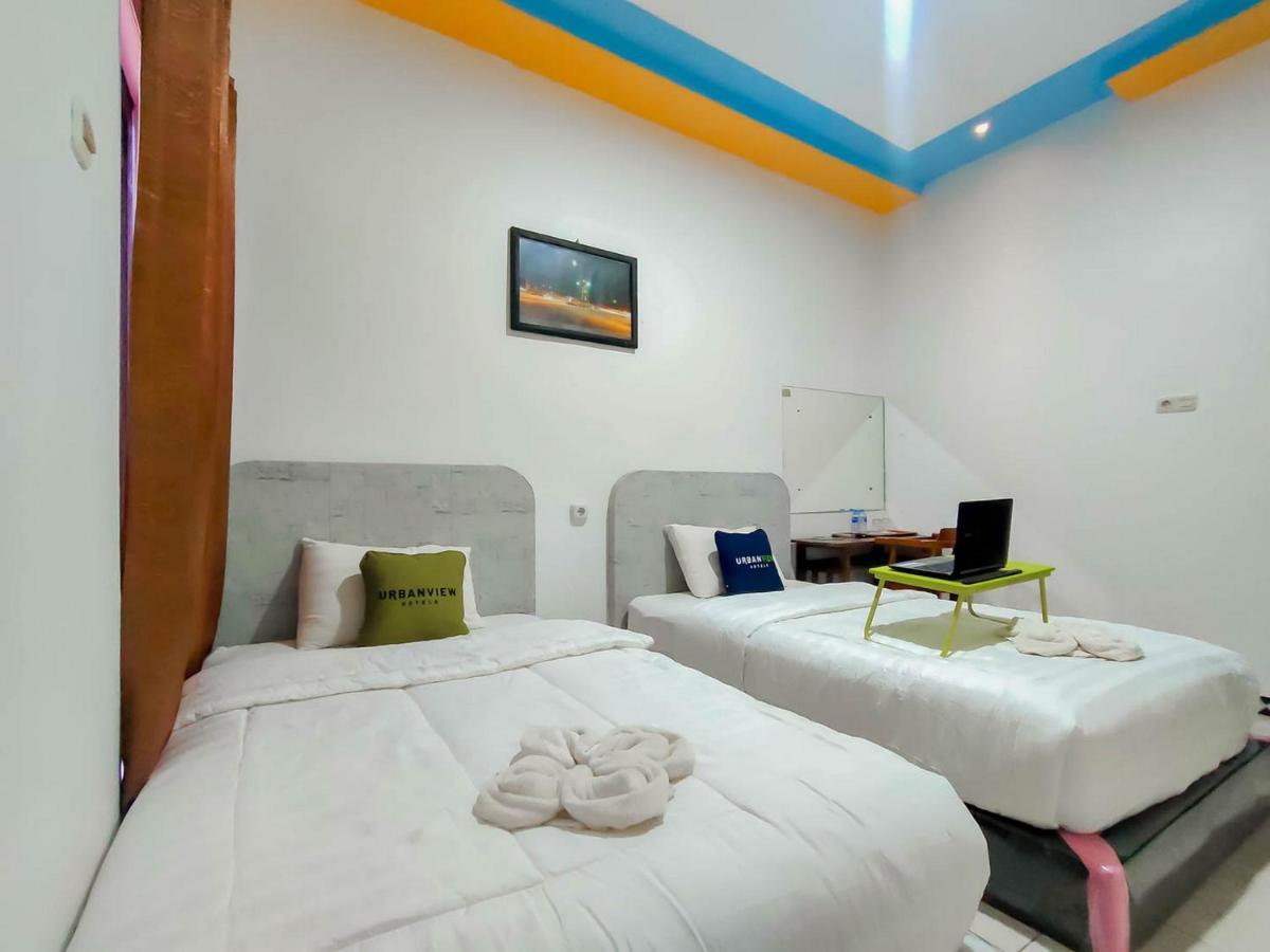 Urbanview Hotel Bagoes Sintang By Reddoorz Exteriör bild