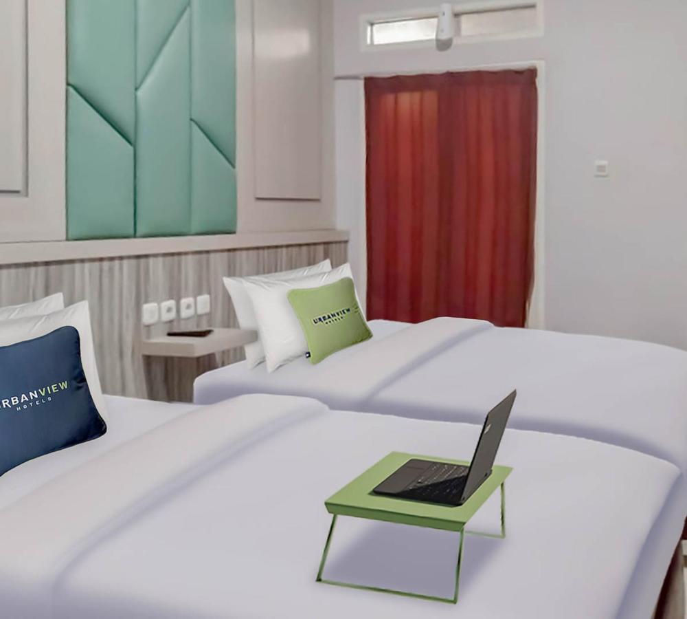 Urbanview Hotel Bagoes Sintang By Reddoorz Exteriör bild