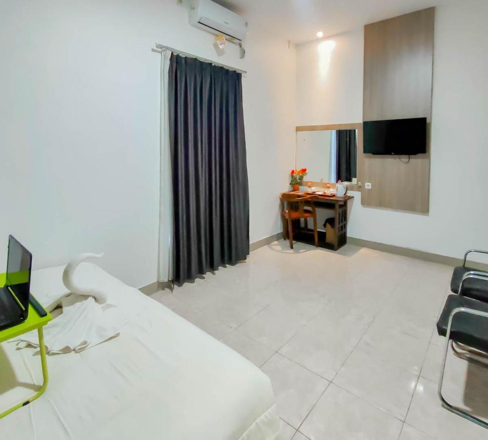 Urbanview Hotel Bagoes Sintang By Reddoorz Exteriör bild