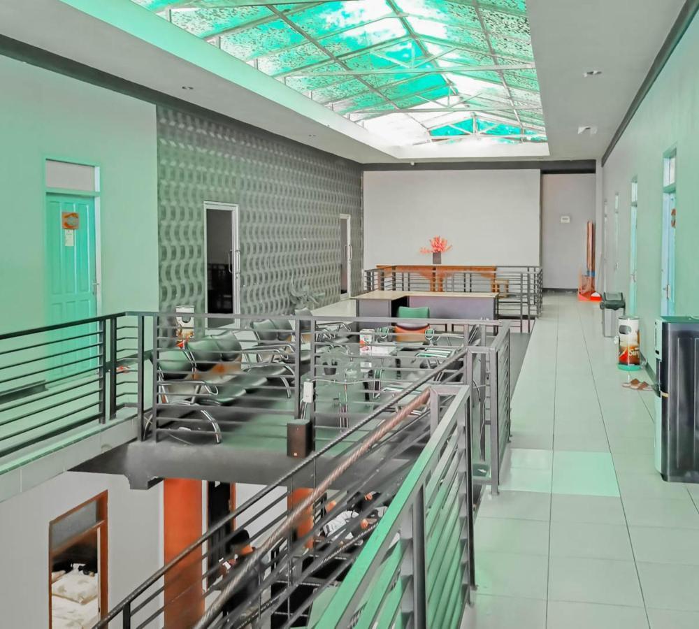 Urbanview Hotel Bagoes Sintang By Reddoorz Exteriör bild