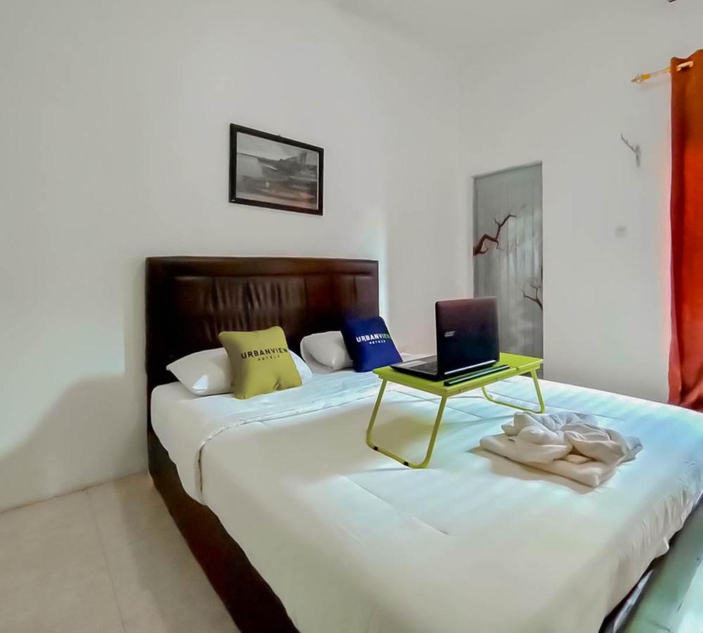 Urbanview Hotel Bagoes Sintang By Reddoorz Exteriör bild