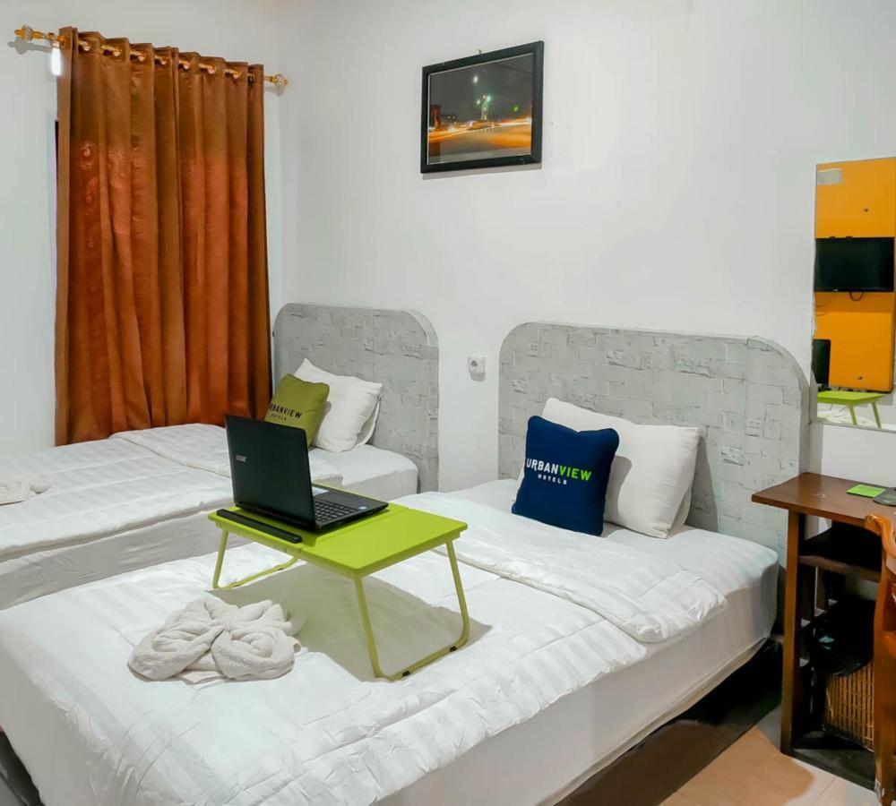 Urbanview Hotel Bagoes Sintang By Reddoorz Exteriör bild
