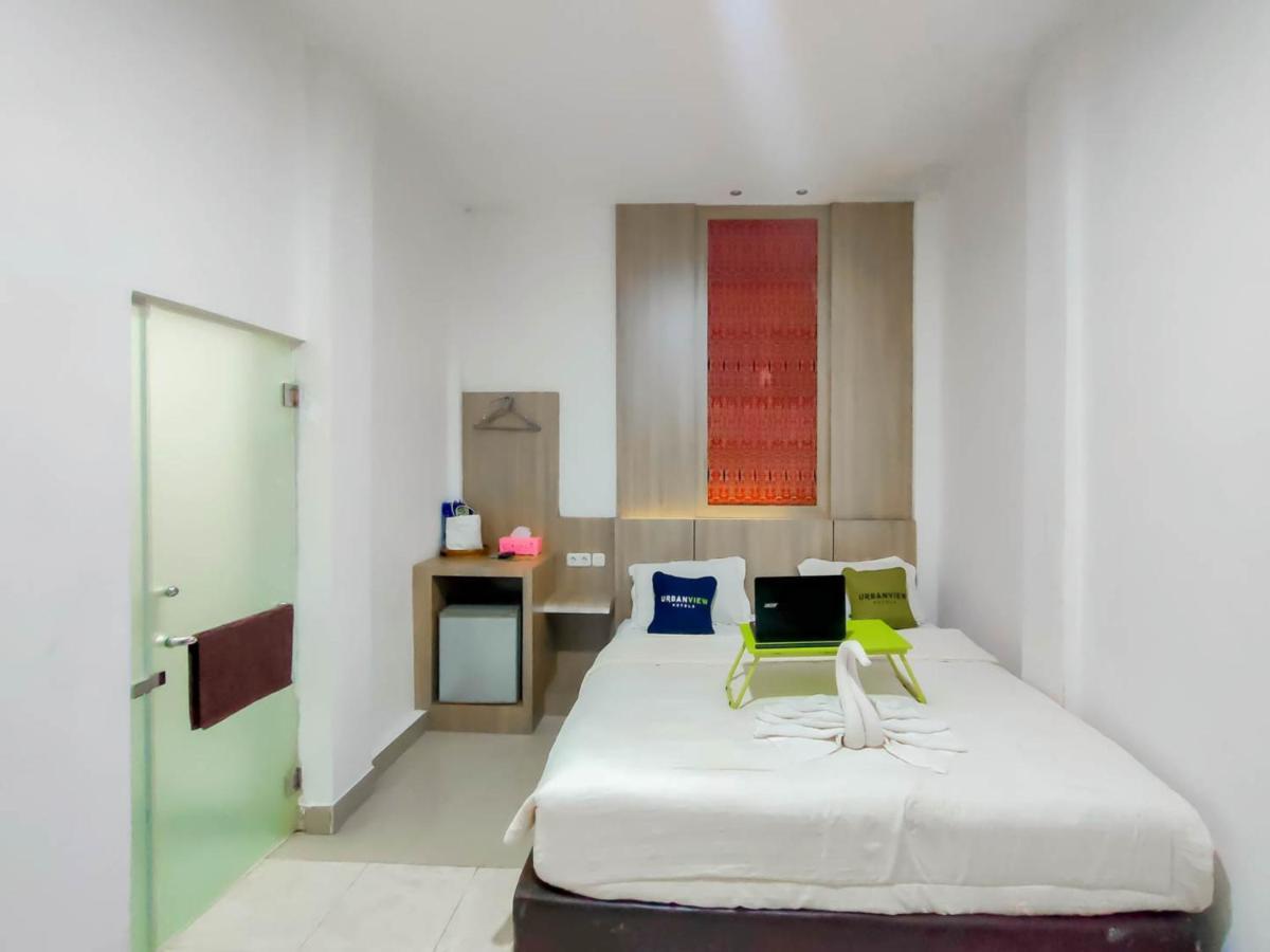 Urbanview Hotel Bagoes Sintang By Reddoorz Exteriör bild