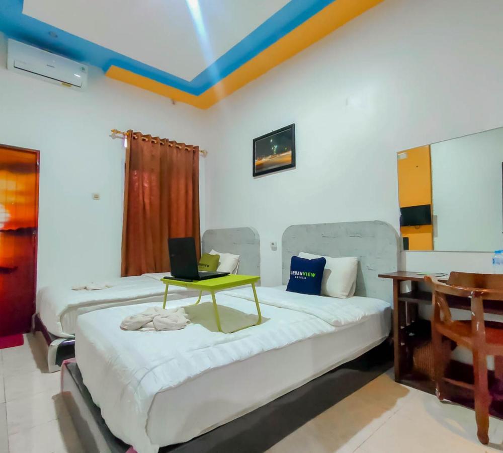 Urbanview Hotel Bagoes Sintang By Reddoorz Exteriör bild
